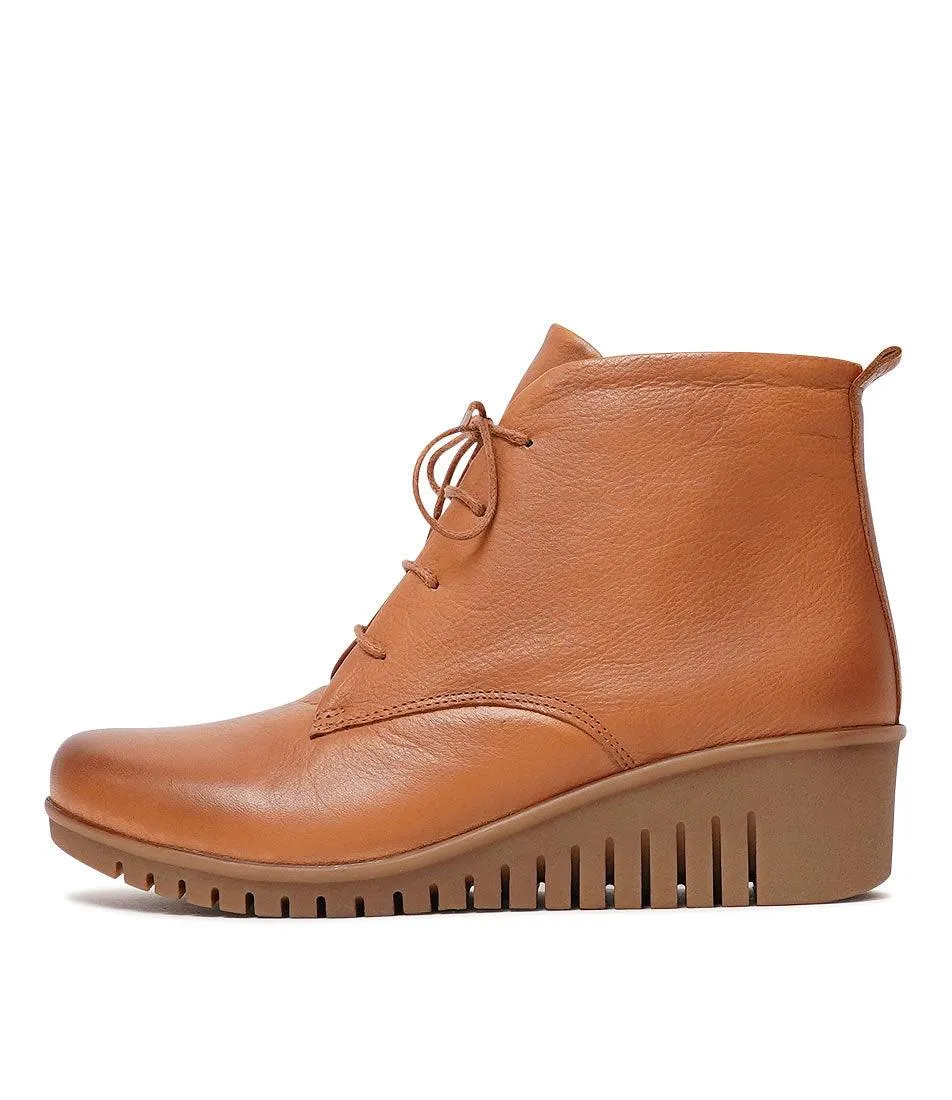 Foster Coconut Wedge Boots