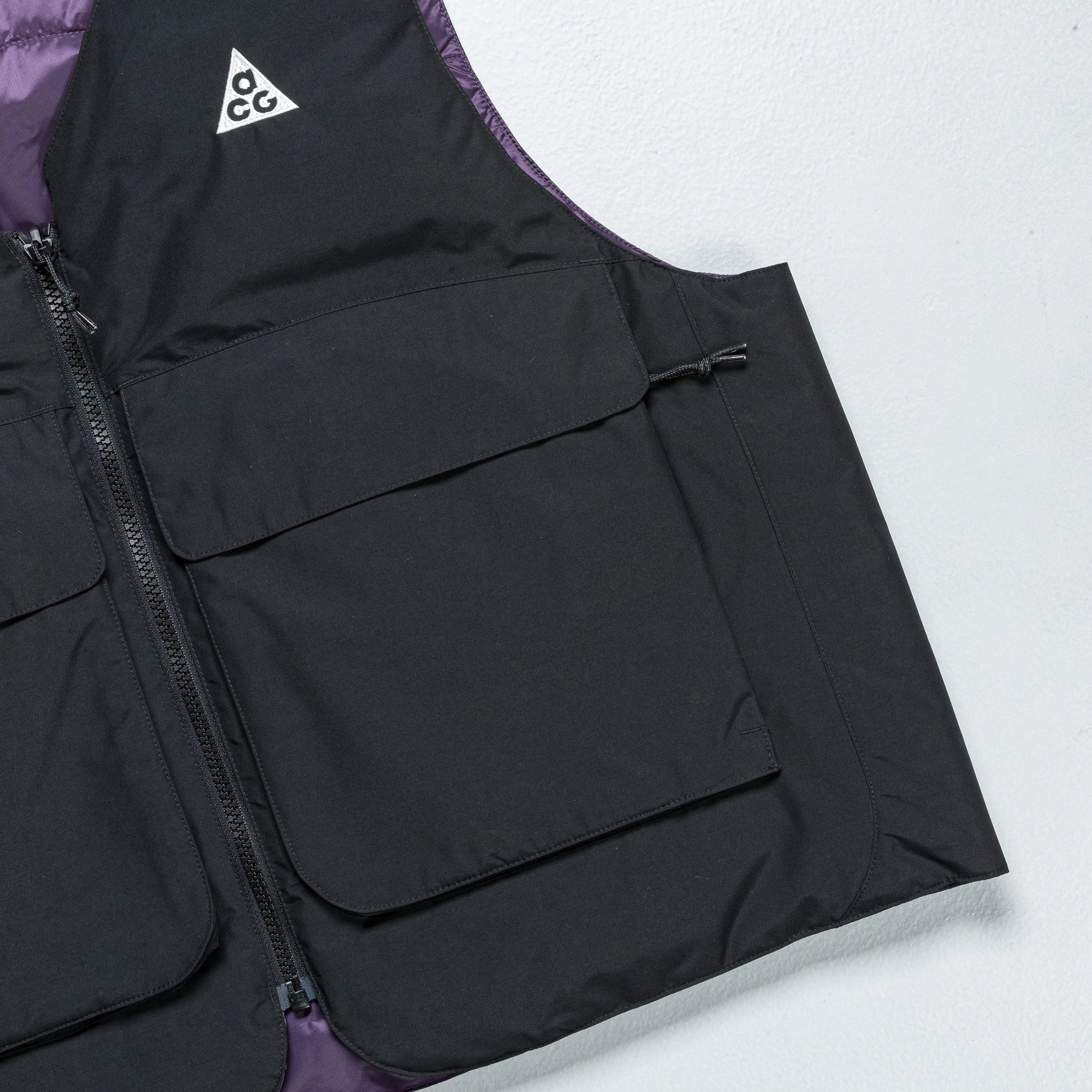 PrimaLoft 'Skull Peak' Reversible Vest - Black/Dark Raisin-Summit White